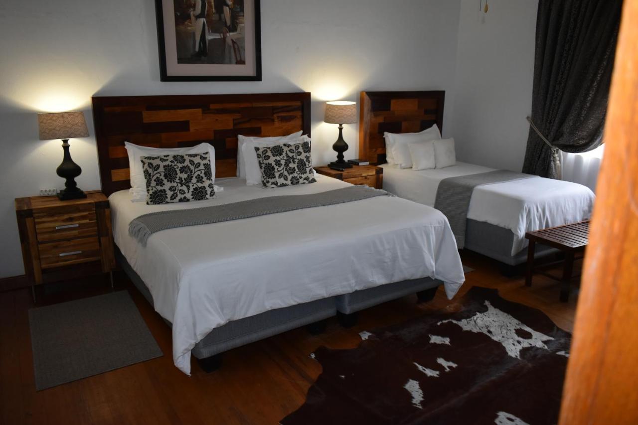Steytlerville Royal Hotel Esterno foto