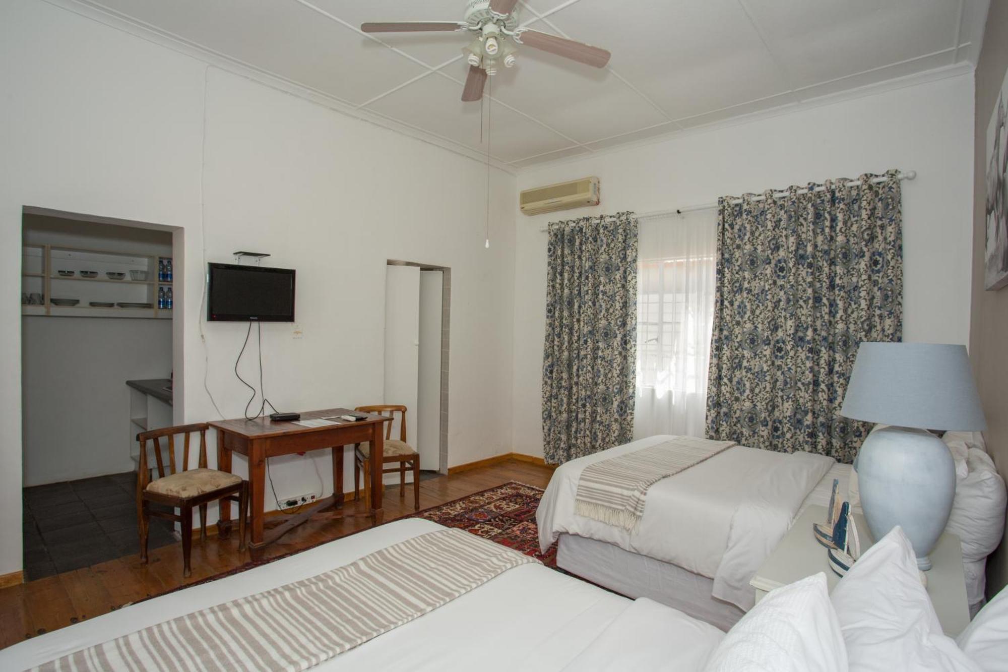Steytlerville Royal Hotel Esterno foto