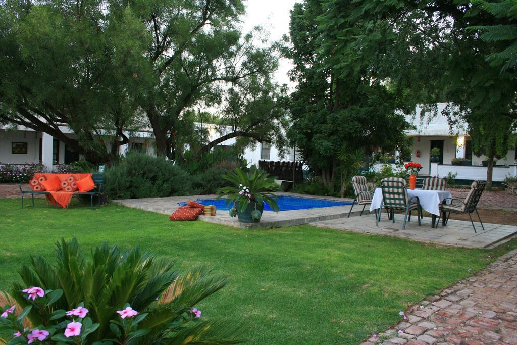 Steytlerville Royal Hotel Esterno foto